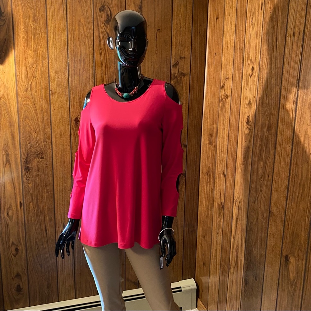 Sun Kim beautiful raspberry/fuchsia cold shoulder/sleeve tunic!